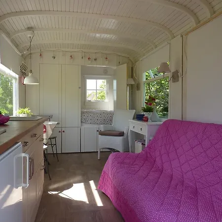 Pipowagen Blagour Gelegen Aan Waterbron *