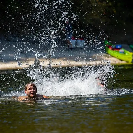 Pipowagen Blagour Gelegen Aan Waterbron