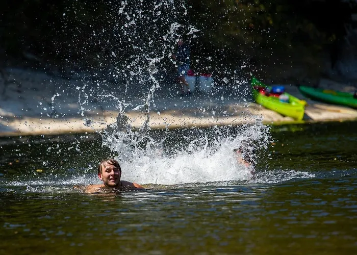 Pipowagen Blagour Gelegen Aan Waterbron