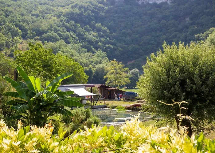 Pipowagen Blagour Gelegen Aan Waterbron