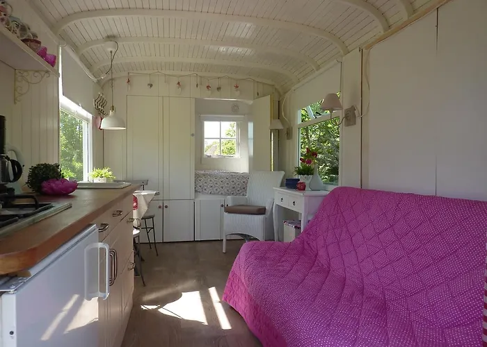 Pipowagen Blagour Gelegen Aan Waterbron *