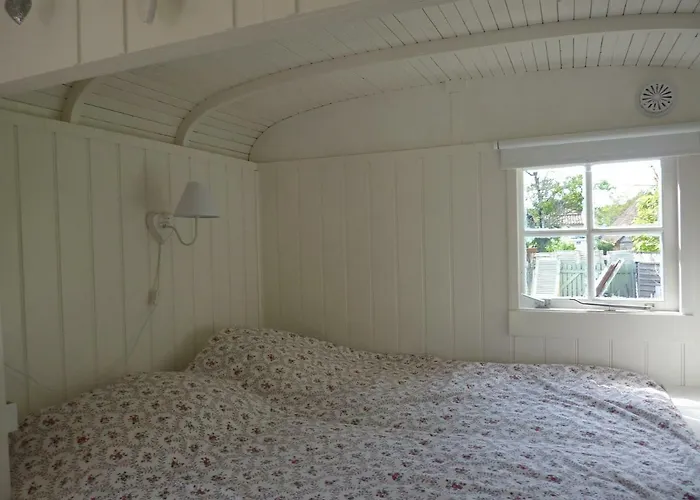 Pipowagen Blagour Gelegen Aan Waterbron *